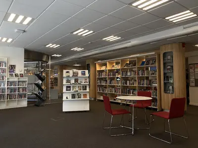 Linnéstadens bibliotek - bild 1